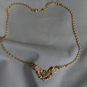 Sale$7. 18-inch gold tone necklace set.